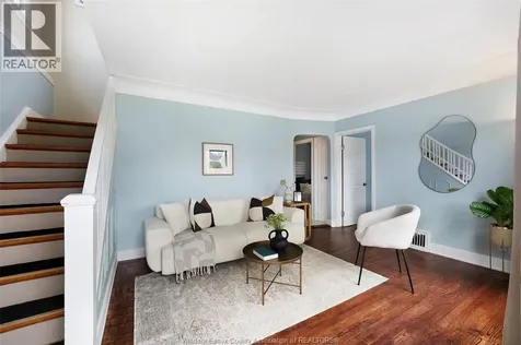 1527 Benjamin Avenue Windsor ON N8X 4N3