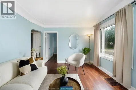 1527 Benjamin Avenue Windsor ON N8X 4N3