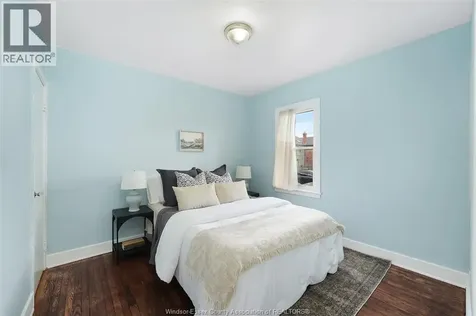 1527 Benjamin Avenue Windsor ON N8X 4N3