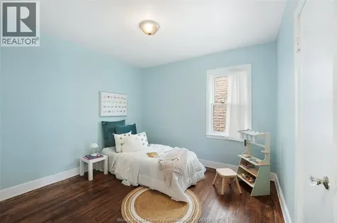 1527 Benjamin Avenue Windsor ON N8X 4N3