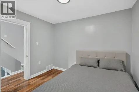 21 East Bend Avenue North Hamilton ON L8L 7E1