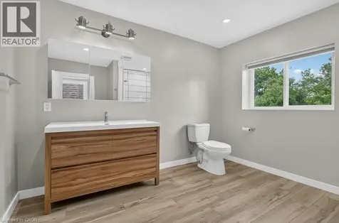 21 East Bend Avenue North Hamilton ON L8L 7E1