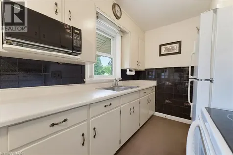 42 Highman Avenue Cambridge ON N1R 3L7