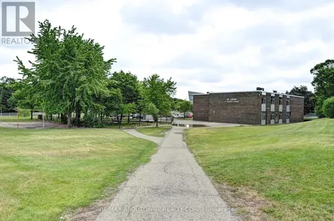 1230 Queens Boulevard Kitchener ON N2M 1C3