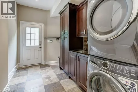 172 Diiorio Circle Ancaster ON L9K 1T3