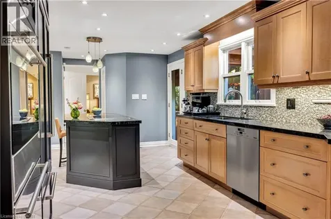 1346 Whiteoaks Avenue Mississauga ON L5J 3C3