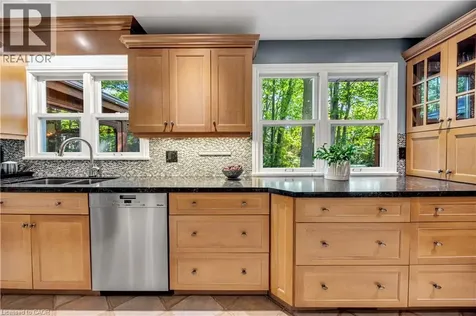 1346 Whiteoaks Avenue Mississauga ON L5J 3C3