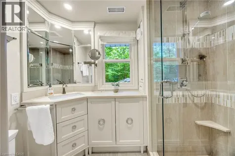 1346 Whiteoaks Avenue Mississauga ON L5J 3C3