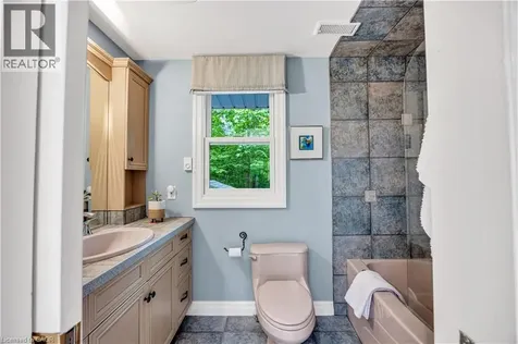 1346 Whiteoaks Avenue Mississauga ON L5J 3C3