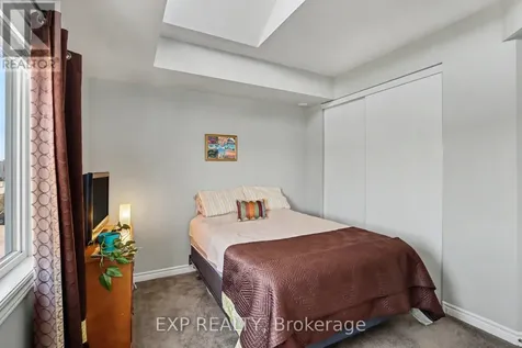 135 Harthill Way Ottawa ON K2J 5V1