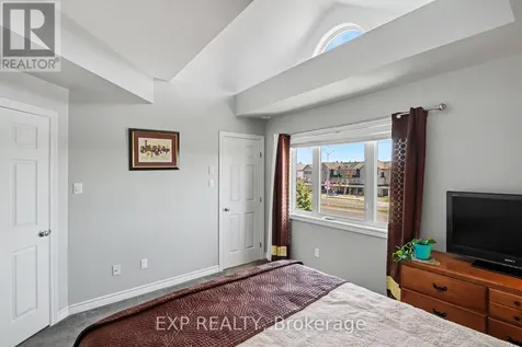 135 Harthill Way Ottawa ON K2J 5V1