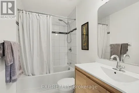 135 Harthill Way Ottawa ON K2J 5V1