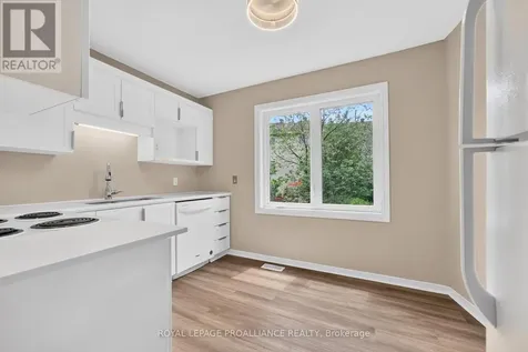80 Rothbury Crescent Ottawa ON K1K 4N7