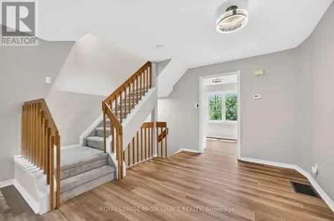 80 Rothbury Crescent Ottawa ON K1K 4N7