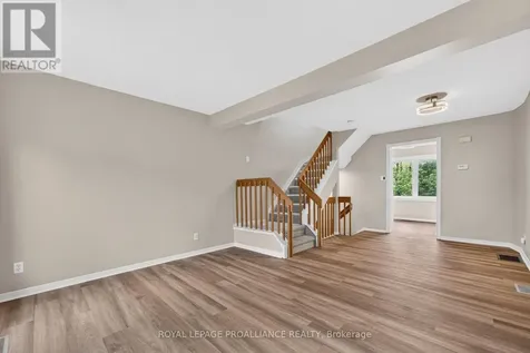 80 Rothbury Crescent Ottawa ON K1K 4N7