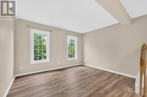80 Rothbury Crescent Ottawa ON K1K 4N7