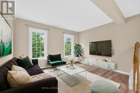 80 Rothbury Crescent Ottawa ON K1K 4N7
