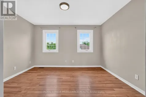 80 Rothbury Crescent Ottawa ON K1K 4N7