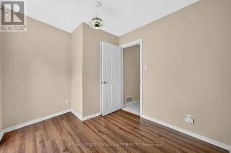80 Rothbury Crescent Ottawa ON K1K 4N7