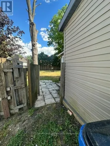 102 Gray Street Chatham-kent ON N7M 1S9