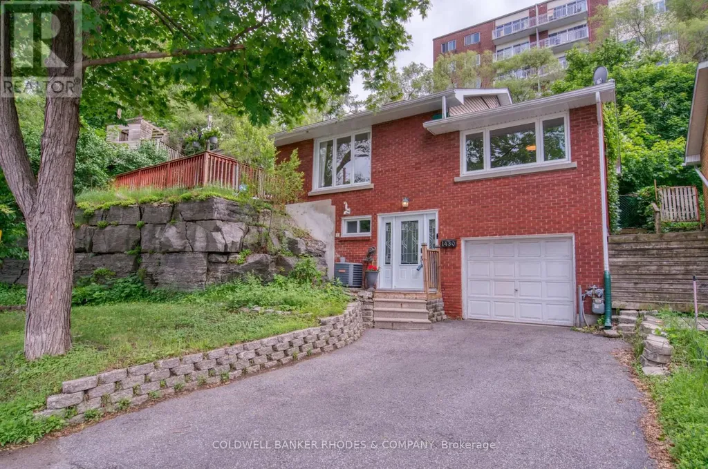 1430 Edgecliffe Avenue Ottawa ON K1Z 8G1