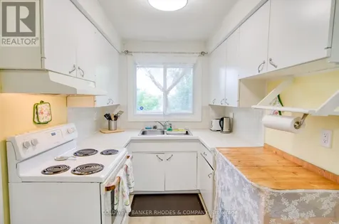 1430 Edgecliffe Avenue Ottawa ON K1Z 8G1