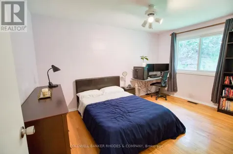 1430 Edgecliffe Avenue Ottawa ON K1Z 8G1