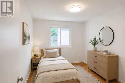 1430 Edgecliffe Avenue Ottawa ON K1Z 8G1
