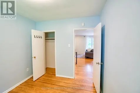 1430 Edgecliffe Avenue Ottawa ON K1Z 8G1