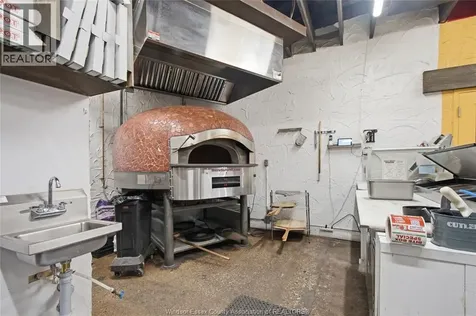 4310 Howard Avenue Windsor ON N9G 1P4