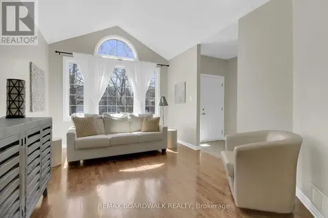 48 Maricona Way Ottawa ON K2T 1H2