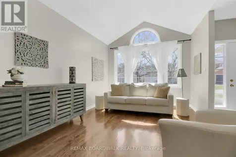 48 Maricona Way Ottawa ON K2T 1H2