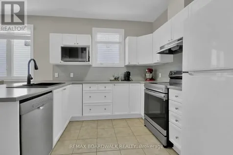 48 Maricona Way Ottawa ON K2T 1H2
