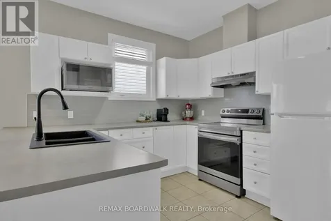 48 Maricona Way Ottawa ON K2T 1H2