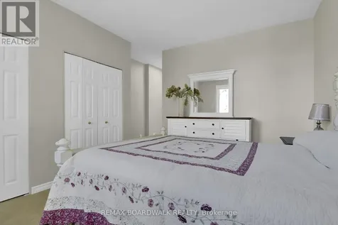 48 Maricona Way Ottawa ON K2T 1H2