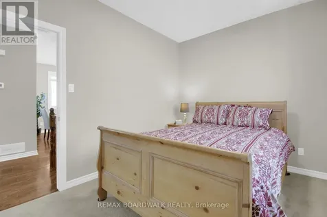 48 Maricona Way Ottawa ON K2T 1H2