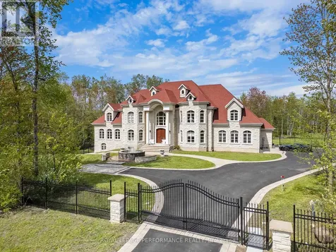 1413 Blackhorse Court Ottawa ON K4M 0A6