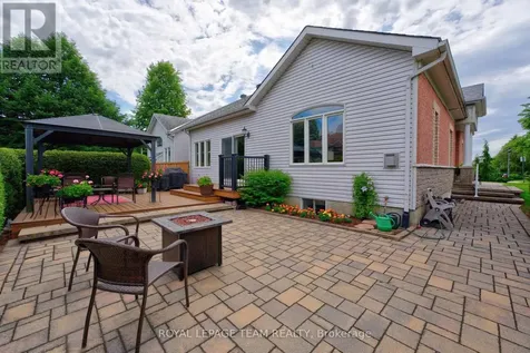 3 Goldora Private Ottawa ON K2T 1K8