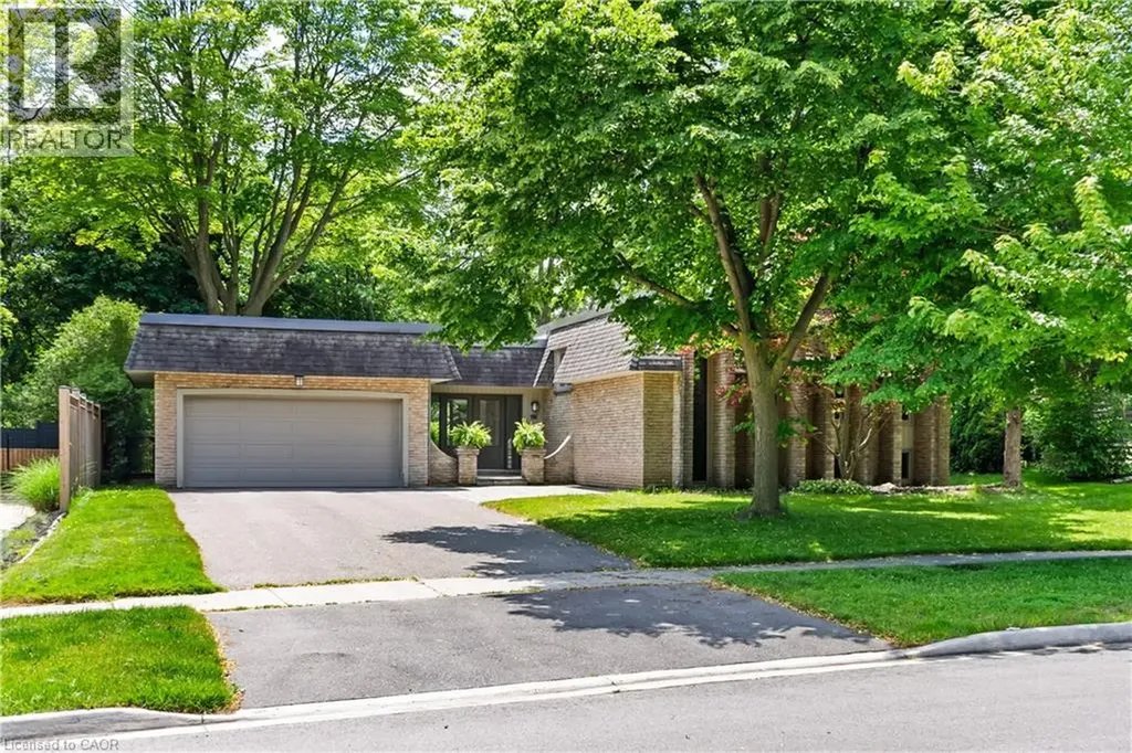 166 Castle Crescent Oakville ON L6J 5H3