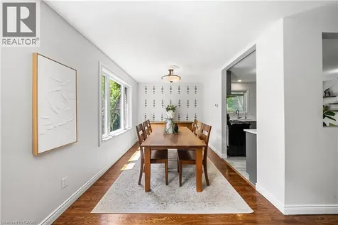 166 Castle Crescent Oakville ON L6J 5H3