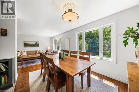 166 Castle Crescent Oakville ON L6J 5H3