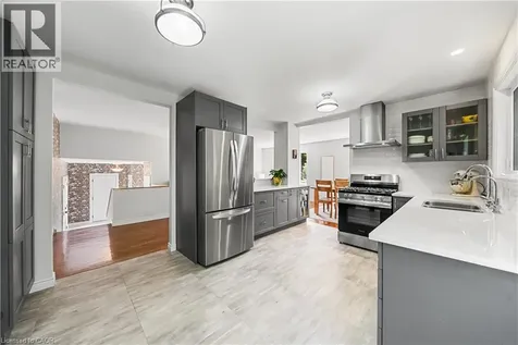 166 Castle Crescent Oakville ON L6J 5H3