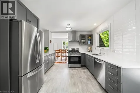 166 Castle Crescent Oakville ON L6J 5H3
