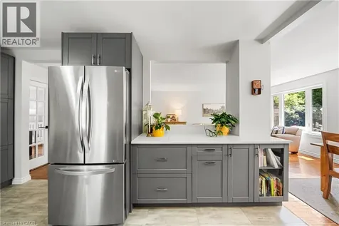 166 Castle Crescent Oakville ON L6J 5H3