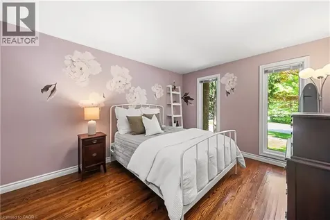 166 Castle Crescent Oakville ON L6J 5H3