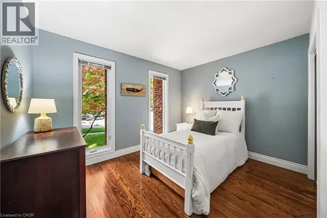 166 Castle Crescent Oakville ON L6J 5H3