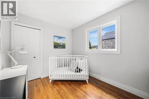 166 Castle Crescent Oakville ON L6J 5H3