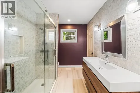 166 Castle Crescent Oakville ON L6J 5H3