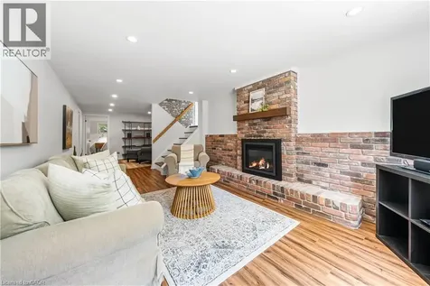 166 Castle Crescent Oakville ON L6J 5H3