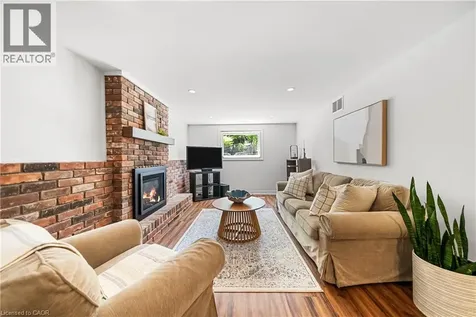 166 Castle Crescent Oakville ON L6J 5H3